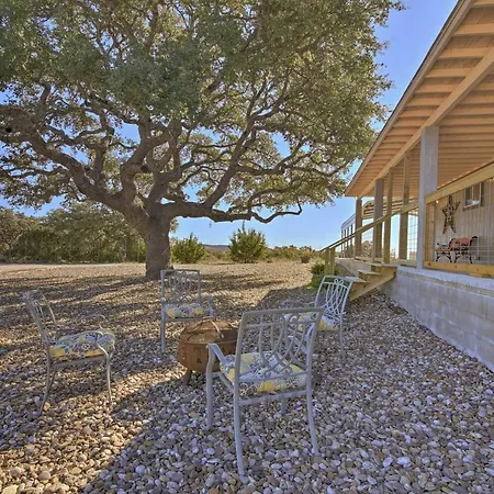 Updated Cabin With Fire Pit - 1 Mile From Downtown! Fredericksburg Exterior photo