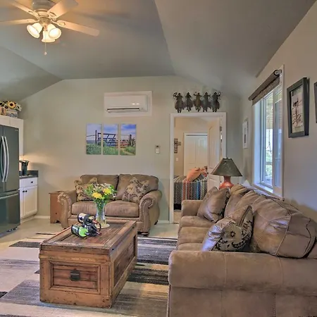 Updated Cabin With Fire Pit - 1 Mile From Downtown! Fredericksburg Exterior photo