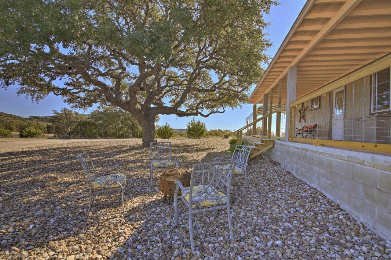 Updated With Fire Pit - 1 Mile From Downtown! Holiday home Fredericksburg