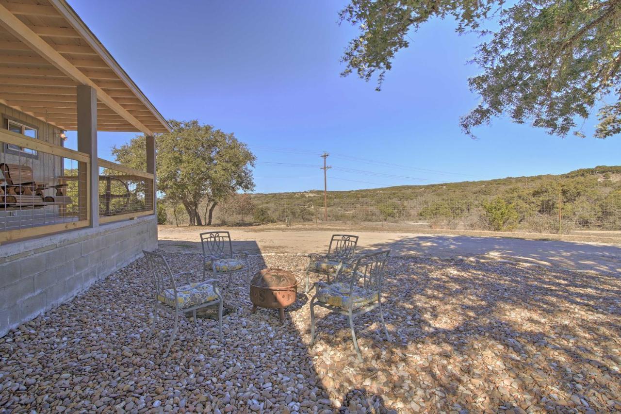 Holiday home Updated With Fire Pit - 1 Mile From Downtown! *