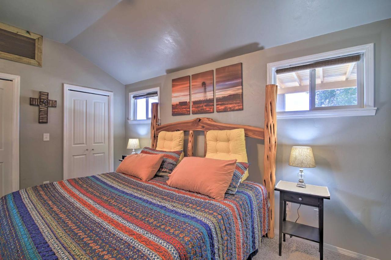 Updated With Fire Pit - 1 Mile From Downtown! Fredericksburg