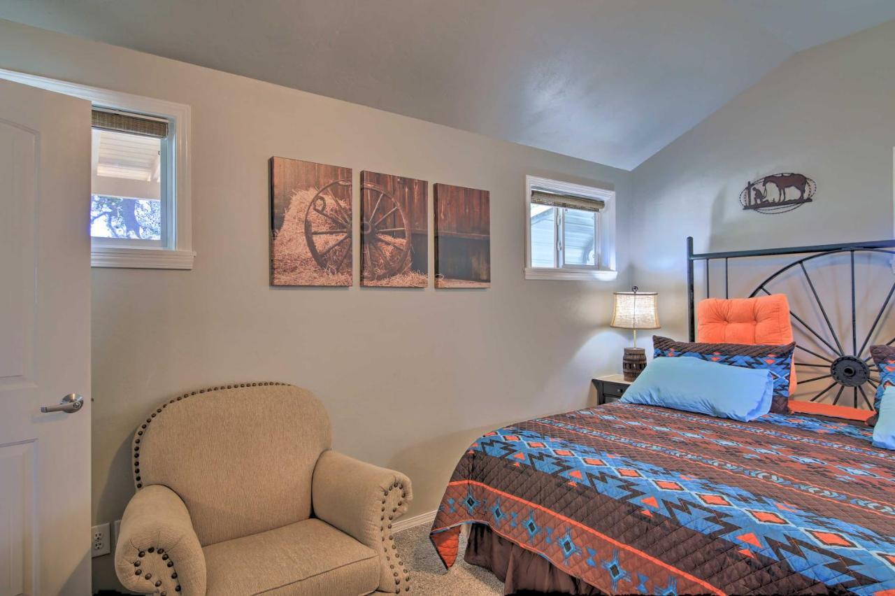 Updated With Fire Pit - 1 Mile From Downtown! Holiday home Fredericksburg