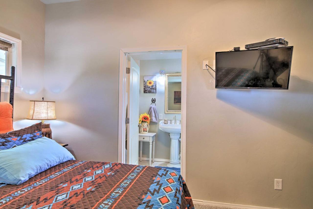 Updated With Fire Pit - 1 Mile From Downtown! Fredericksburg