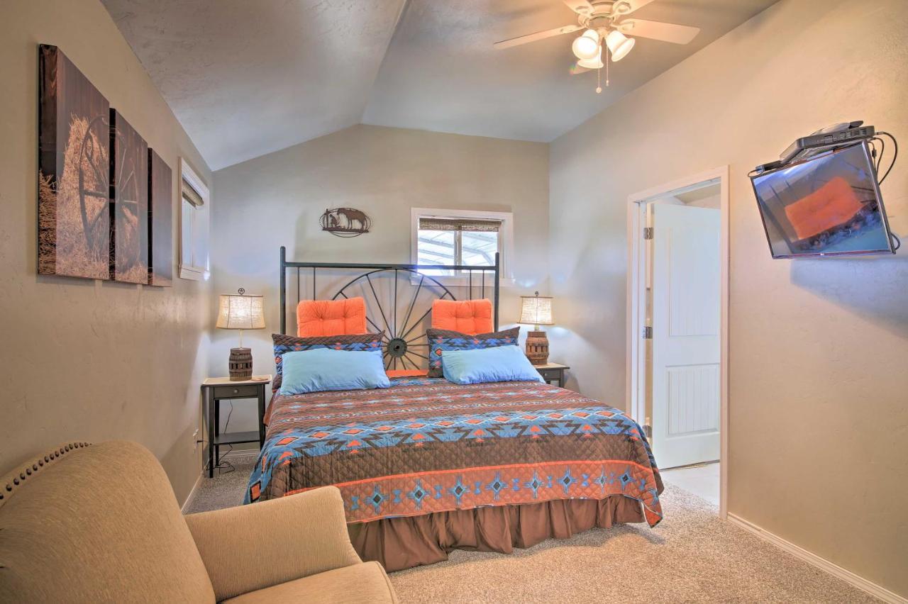 Holiday home Updated With Fire Pit - 1 Mile From Downtown! Fredericksburg