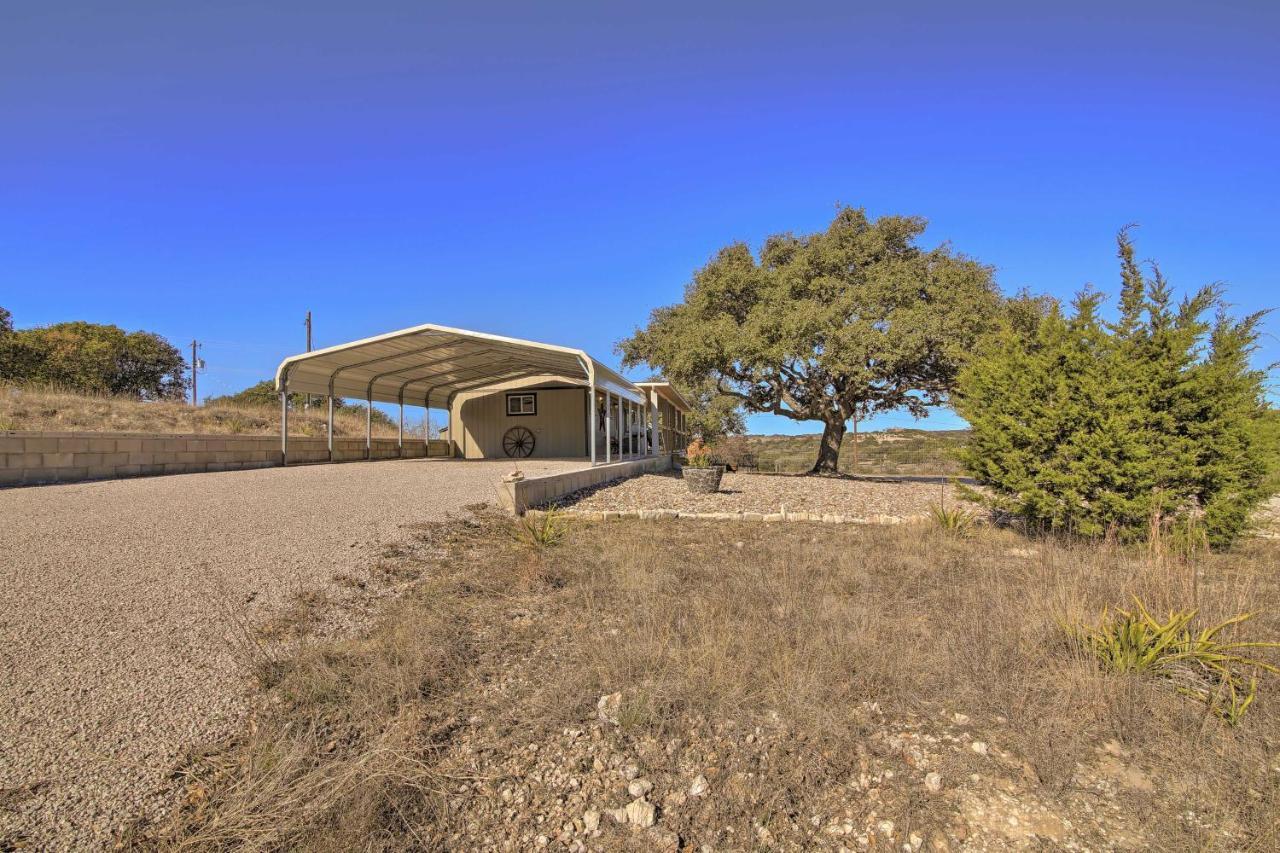 Holiday home Updated With Fire Pit - 1 Mile From Downtown! Fredericksburg