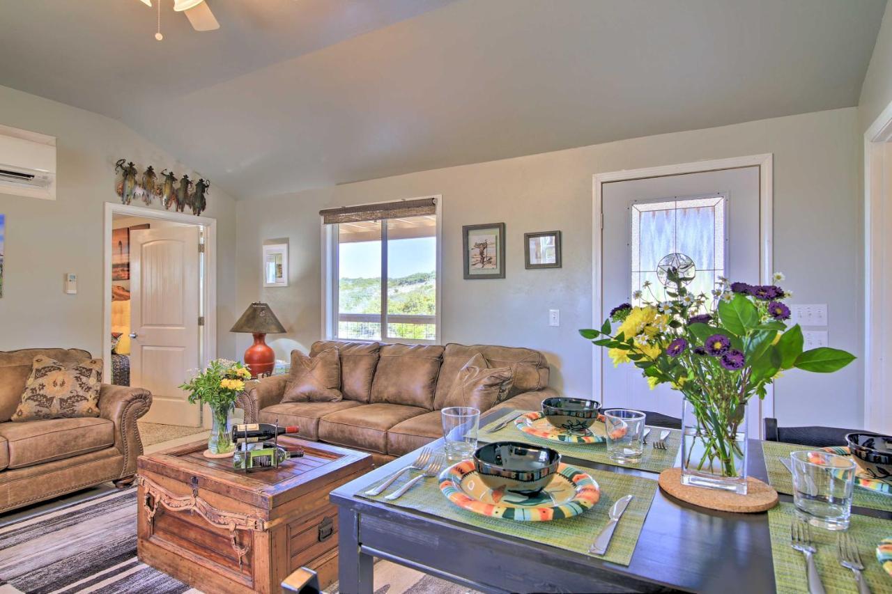 Holiday home Updated With Fire Pit - 1 Mile From Downtown!